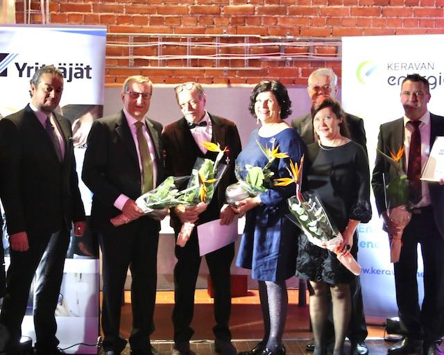 Vas. Juha Wickman ja palkitut Harry Viiala, Seppo Suomela, Marit Sivén, Pekka Vesterinen, Mona Vesterinen ja Mika Nousiainen.
