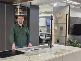 Yrittäjä Lauri Kylväjä Keittiökauppa Kylväjän showroomissa Lielahdessa Tampereella
