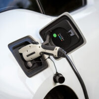 Autokauppa ja sähköauto