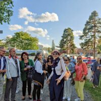 Helsingin Yrittäjien Senioriverkosto kesäteatterissa Valkeakoskella