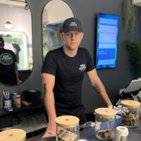 Jani Laitinen myy kannabista Thaimaassa