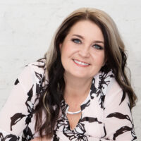 Mari Laaksonen kannustaa yrittäjiä rohkeasti mukaan. Rohkeasti mukaan. Jokaisella on järjestölle annettavaa, osaamista ja tietopääomaa, jolla yrittäjien asioita voidaan edistää.