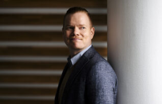 Yrittäjien ekonomisti Roope Ohlsbom kommentoi datakeskuksia koskevaa lakialoitetta