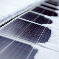 Aurinkopaneelit talvella