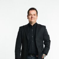 Mikko Almgren kisaa Diilissä