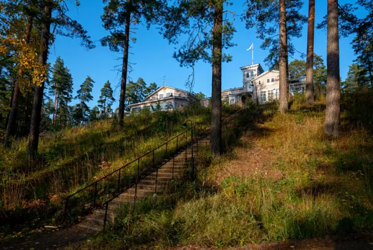 Hotelli Punkaharjun päärakennus syksyllä 2020. KUVA OLLI JAATINEN