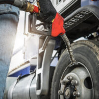 Kuuden prosentin jakeluvelvoite laskisi litrahintaa Suomessa SKALin mukaan 8-14 senttiä litralta.