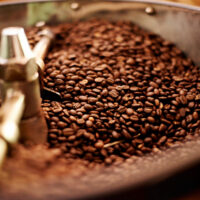 Vasta lyhyen aikaa toiminnassa olleen Espoon kahvipaahtimon yrittäjät ajautuivat vaikeuksiin, kun kahvipaahtimolla huhtikuussa syttynyt tulipalo tuhosi kahvinpaahtimen