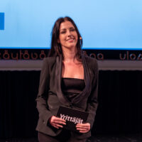 Jonna Joutsen juonsi toukokuussa 2023 Helsingin Yrittäjien Yritystä Stadiin tapahtuman. Kuva Tom Brunberg