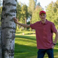 Hämeenlinnan lyseon lukion Luovan yrittäjyyden linjalla opiskelevalla Ukko Kallijärvellä on useita yritysideoita hautumassa. Hukkapallot on jo toiminnassa kierrättäen kymmeniä tuhansia golfpalloja.