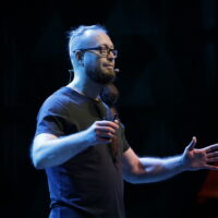 Tekoälyekspertti varoittaa valeuutisten määrän lisääntymisestä