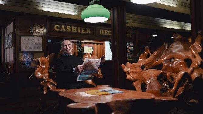 Auvo Puurtinen pyörittää hotelli Joronjälkeä yksin.