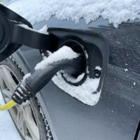 Yrittäjä kertoo kokemuksiaan sähköpakettiautosta