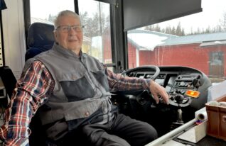 Yksinyrittäjä Matti Sallisen kesä kului kauppa-autin ratissa.