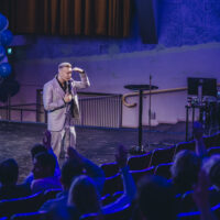 Yritystä Stadiin -tapahtuman juontaja Rudi Rok.