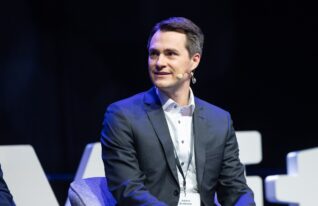 Juhana Brotherus näkee taloudessa useita merkkejä paremmasta.