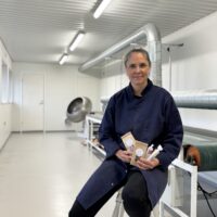 Camilla Forsman perusti karkkitehtaan vanhaan navettaan