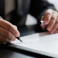 Lakimuutos helpottaa kaupparekisteristä poistettujen yritysten tilannetta