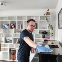 Näin kotitalousvähennyksen leikkaus vaikutti siivousalan yrittäjään