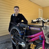 Palkittu 4H-yrittäjä Arttu Niemi, 15, kunnostaa ja myy polkupyöriä