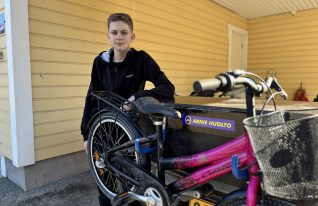 Palkittu 4H-yrittäjä Arttu Niemi, 15, kunnostaa ja myy polkupyöriä