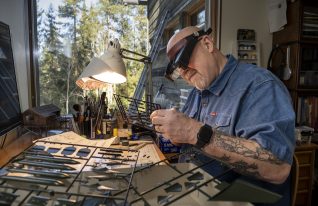 Tero Vaara unohtaa kiireet pienoismallien parissa