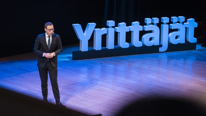 Matias Marttinen näyttää varovaisen vihreää valoa Yrittäjien ehdotukselle