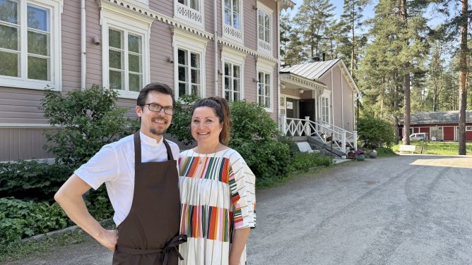 Sari Helin toivoo asiakkailta enemmän kärsivällisyyttä Google-arviointien antamisessa