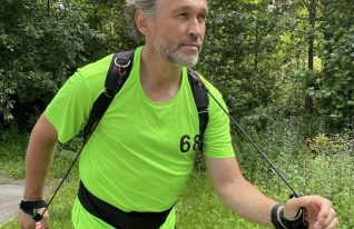 Mika Lähteenmäki kehitti sauvattoman tavan harrastaa sauvakävelyä