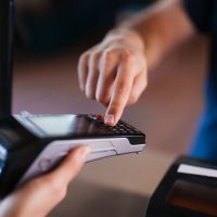 Mikä ihmeen maksutapalisä? Tästä siinä on kyse