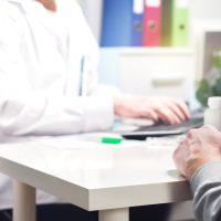 Yritykset huolissaan työntekijöiden pitkistä sairauspoissaoloista