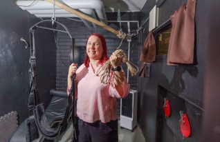 Erotiikka-alan yrittäjä maksoi veronsa käteisellä, kun pankkitiliä ei saanut