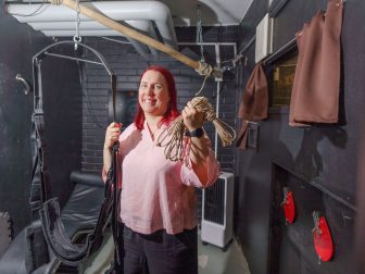 Erotiikka-alan yrittäjä maksoi veronsa käteisellä, kun pankkitiliä ei saanut