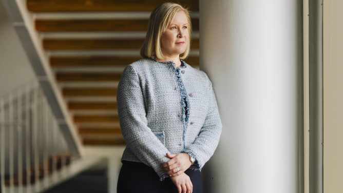 Suomen Yrittäjien asiantuntija Sanna Lempiäinen. Kuva: Johanna Erjonsalo.