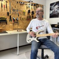 Jari Österlund veistäisi edelleen kitaroita, jos saisi siitä riittävän korvauksen