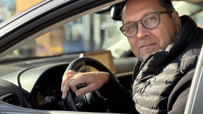 Autokouluyrittäjä: Nuoret ajavat kuin konsolipeleissä