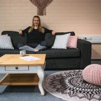 Yksinyrittäjä Nea Hellman toteutti unelmansa, joka on nyt pakko jättää sivuun