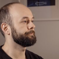 Tuomas Pöyhtari kehittää peliä, joka sai yllättävän rahoituksen