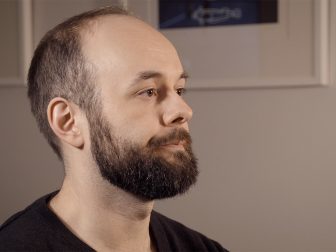 Tuomas Pöyhtari kehittää peliä, joka sai yllättävän rahoituksen