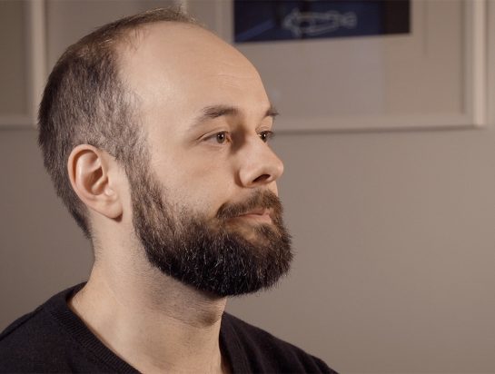 Tuomas Pöyhtari kehittää peliä, joka sai yllättävän rahoituksen