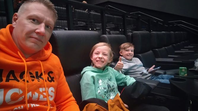 Yksinyrittäjä Saku Helle kannustaa yrittäjiä varautumaan vakaviin riskeihin