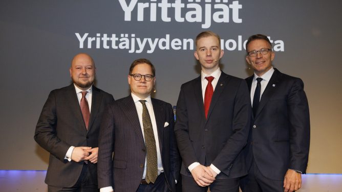 YEL puhutti Yrittäjien paneelikeskustelussa