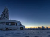Tamperelaisyrittäjä viettää joulun matkailuautossa