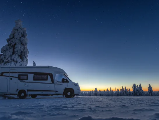 Tamperelaisyrittäjä viettää joulun matkailuautossa