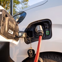 Yrittäjä ei vaihtaisi sähköpakettiautoa dieseliin, tässä syy