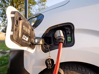 Yrittäjä ei vaihtaisi sähköpakettiautoa dieseliin, tässä syy