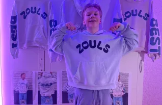 Emil Riikonen, 13, suunnitteli oman vaatemerkin