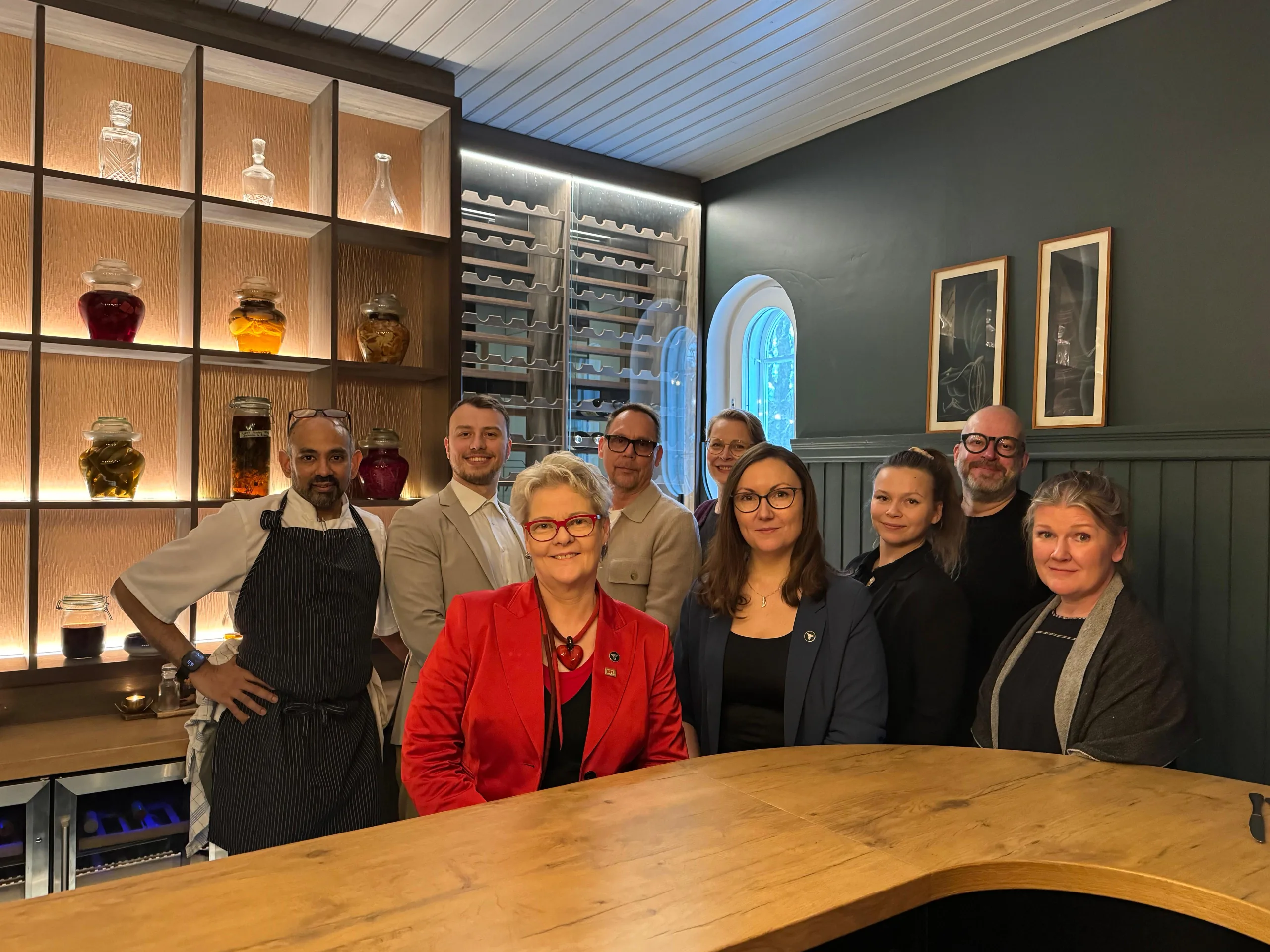 (vas.) Varapuheenjohtaja Sarianne Mäkelä, puheenjohtaja Annika Rautiainen ja varapuheenjohtaja Janne Puurunen. Kuva: Essi Tuokko. 