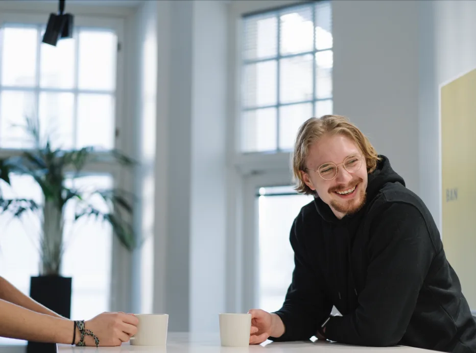 Yrittäjältä suorat sanat tekoälyn käytöstä somepostausten tekemiseen