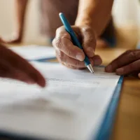 Yrittäjä, näin vältät sudenkuopat sopimuksissa